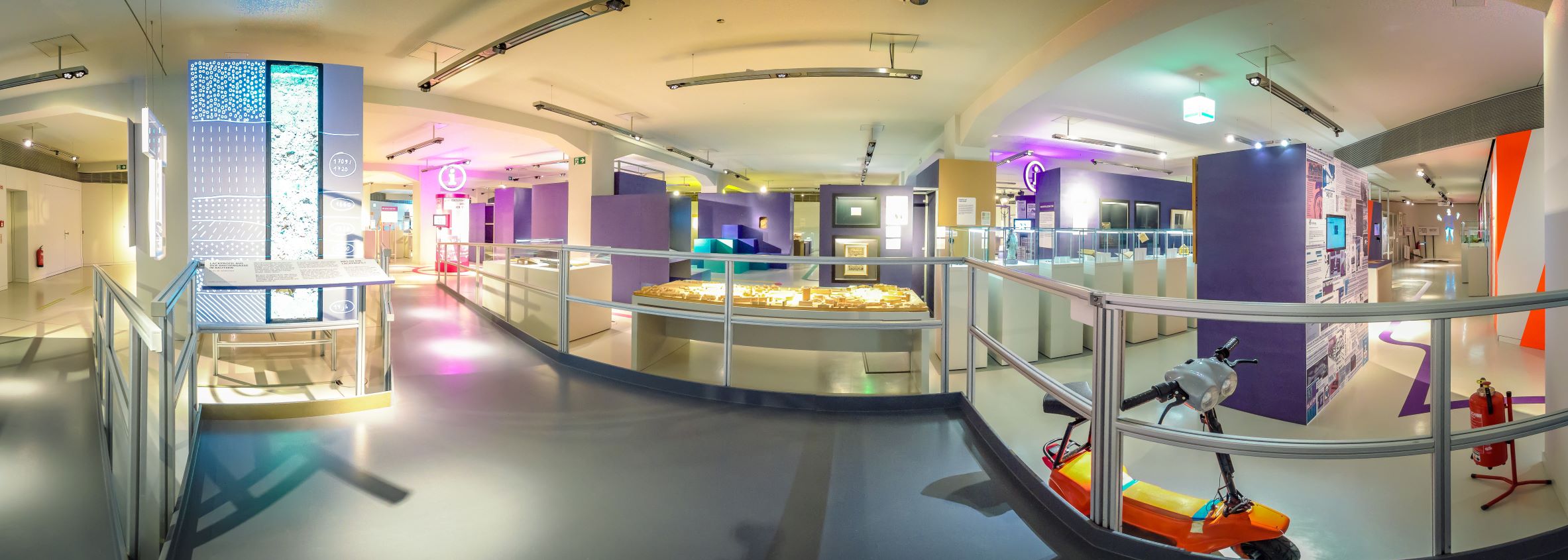 Panoramafoto aus der Ausstellung "Die Stadt"