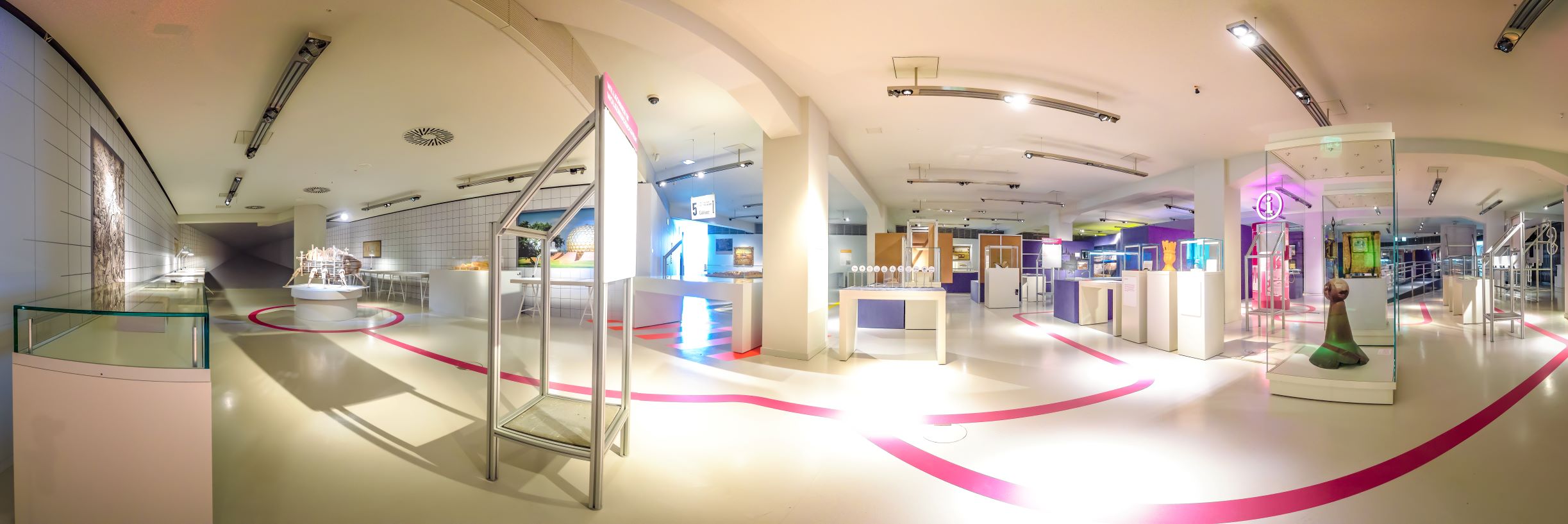 Panoramafoto aus der Ausstellung "Die Stadt"