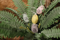 Die versteckten Eier sind aus farbigem Styropor und mit dem kleinen a – dem Markenzeichen des smac – bedruckt. Foto: Annelie Blasko