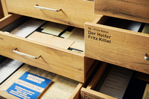 Geschichte und Geschichten in Schubladen entdecken Foto: DB AG/ Dominic Dupont