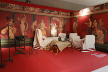 Rekonstruktion eines Speiseraums in einem reichen Haushalt in Pompeji. Foto: LfA/smac, Annelie Blasko