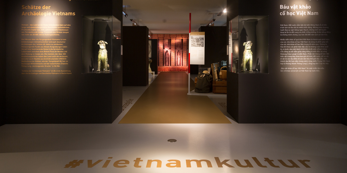 Blick in die Ausstellung "Archäologische Schätze aus Vietnam"