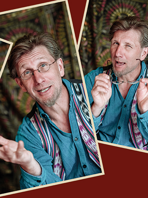 Collage von 3 Fotos, die alle denselben Mann in verschiedenen Posen zeigen. Es handelt sich um den Märchenerzähler Jan Deicke. Er hat kurze dunkelblonde Haare und eine kleine ovale Brille.